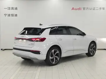 2024 Audi Q4 e-tron с пробегом 16 000 км