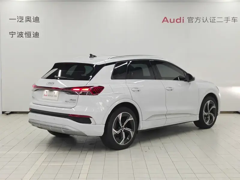 2024 Audi Q4 e-tron с пробегом 16 000 км