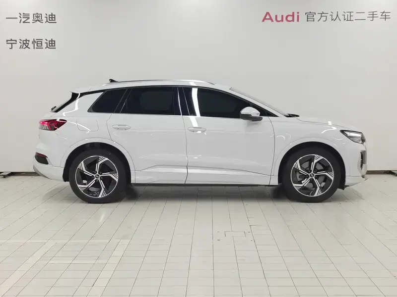 2024 Audi Q4 e-tron с пробегом 16 000 км