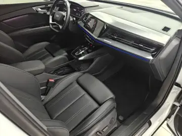 2024 Audi Q4 e-tron с пробегом 16 000 км