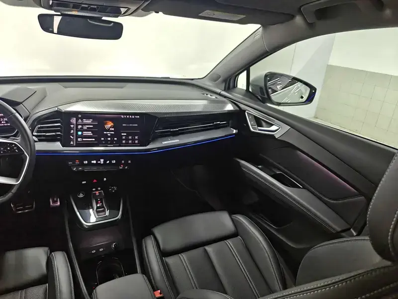 2024 Audi Q4 e-tron с пробегом 16 000 км