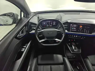 2024 Audi Q4 e-tron с пробегом 16 000 км
