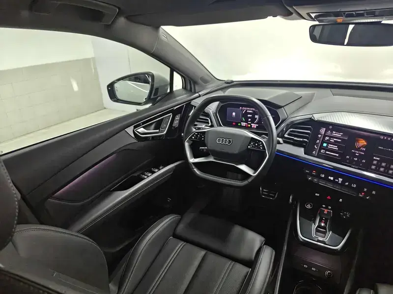 2024 Audi Q4 e-tron с пробегом 16 000 км