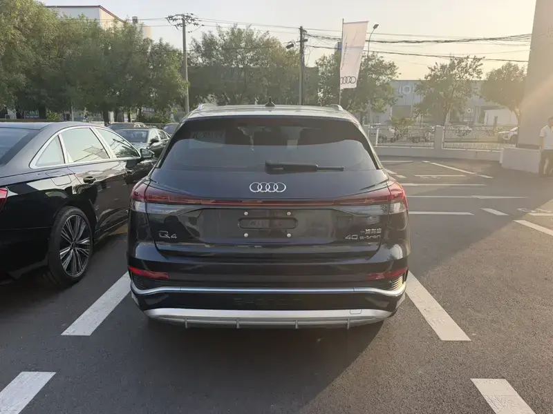 2022 Audi Q4 e-tron с пробегом 16 500 км