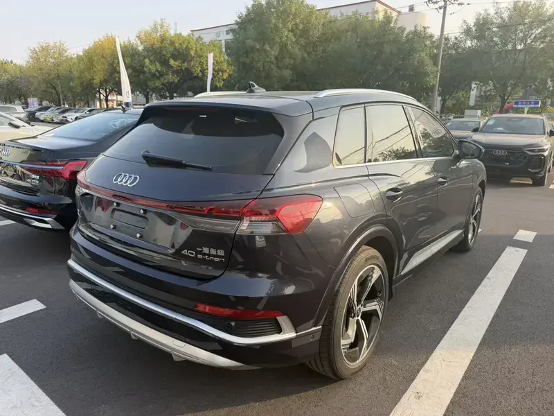 2022 Audi Q4 e-tron с пробегом 16 500 км