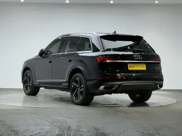 2022 Audi Q7 с пробегом 68 600 км