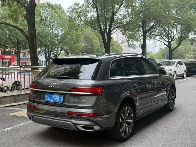 2021 Audi Q7 с пробегом 170 000 км