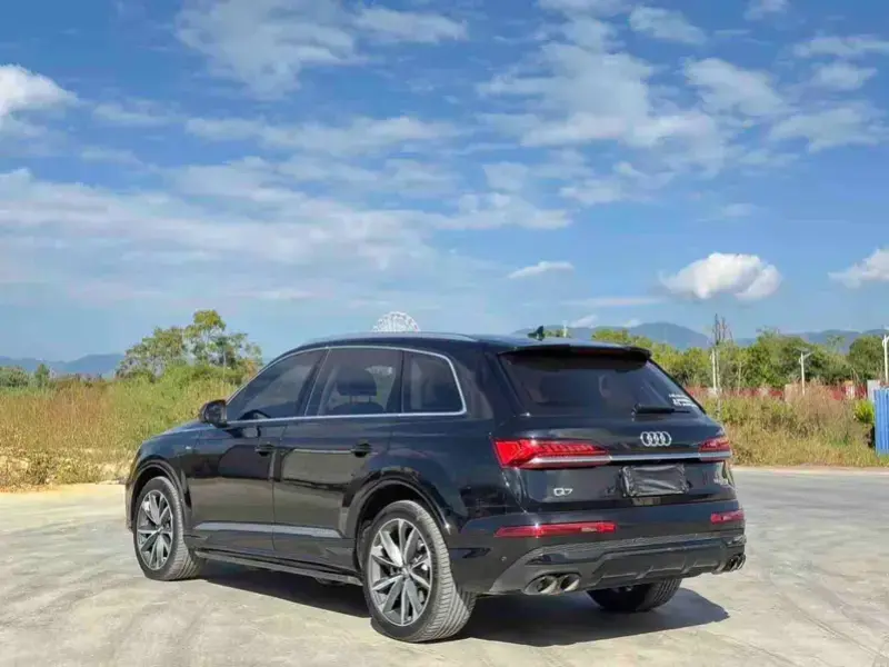 2020 Audi Q7 с пробегом 82 000 км