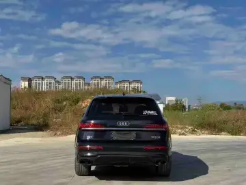 2020 Audi Q7 с пробегом 82 000 км