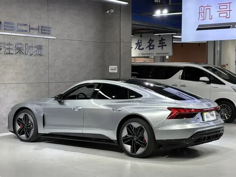 2023 Audi RS e-tron GT с пробегом 12 000 км