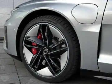 2023 Audi RS e-tron GT с пробегом 12 000 км