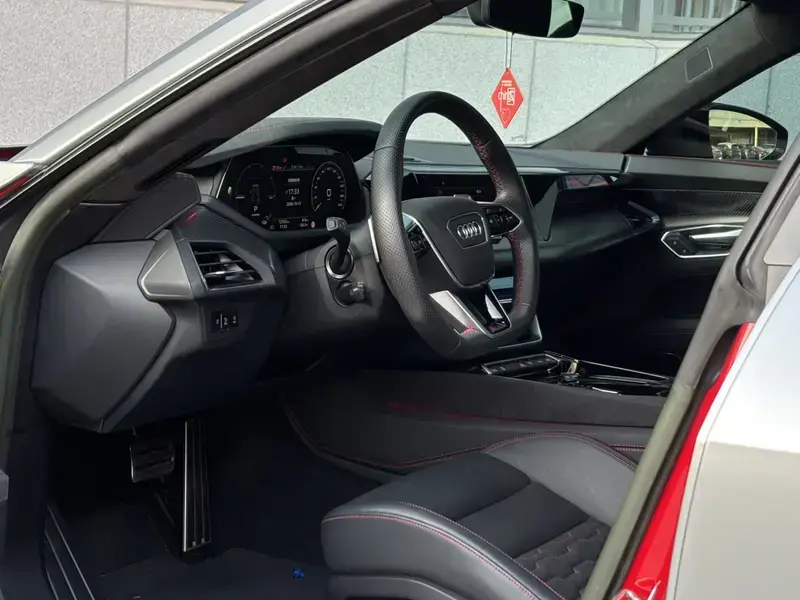 2023 Audi RS e-tron GT с пробегом 12 000 км