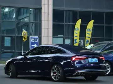 2019 Audi S5 с пробегом 61 000 км