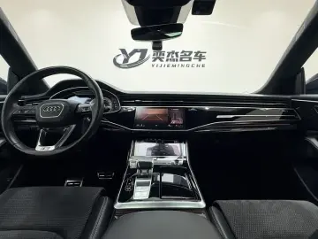 2021 Audi Q8 с пробегом 95 000 км