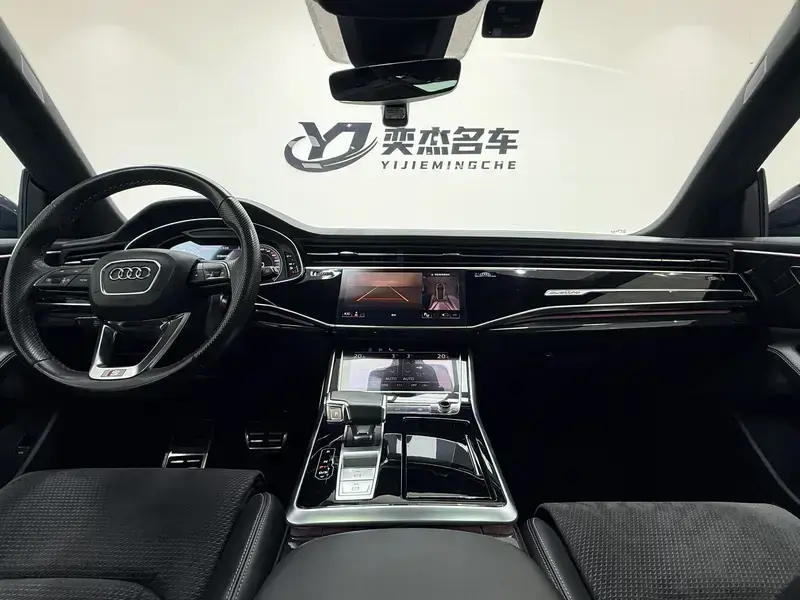 2021 Audi Q8 с пробегом 95 000 км
