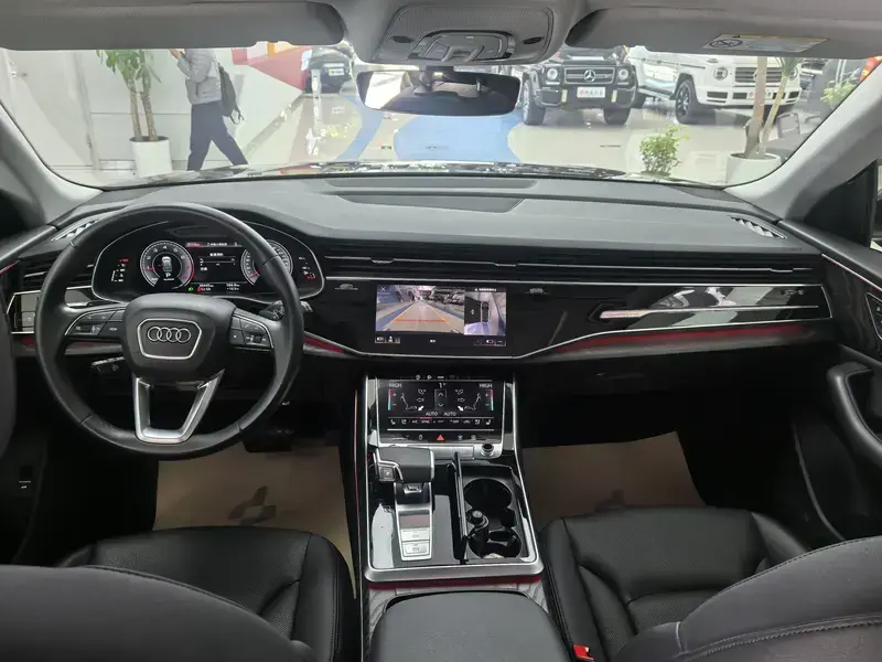 2022 Audi Q8 с пробегом 36 000 км