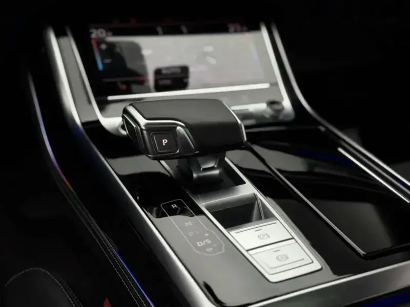 2019 Audi Q8 с пробегом 77 000 км