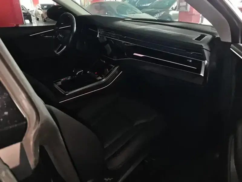 2021 Audi Q8 с пробегом 131 000 км