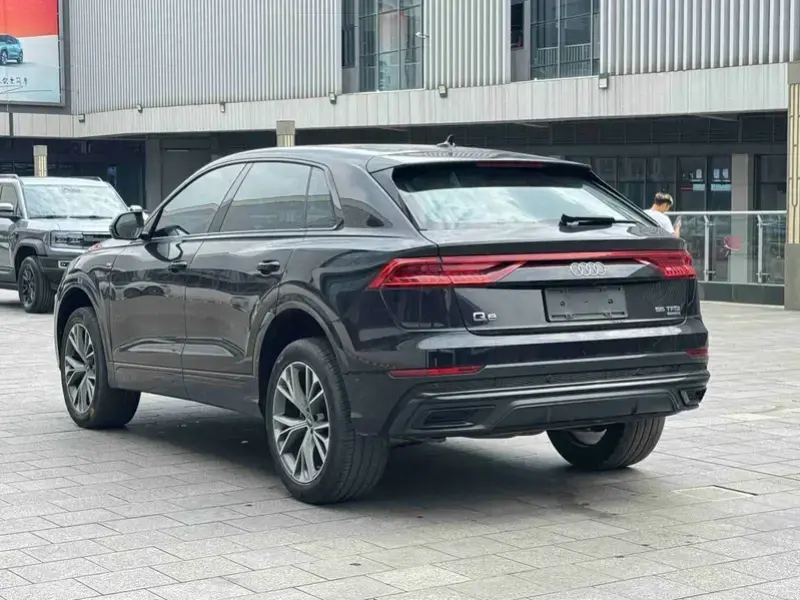 2021 Audi Q8 с пробегом 96 000 км