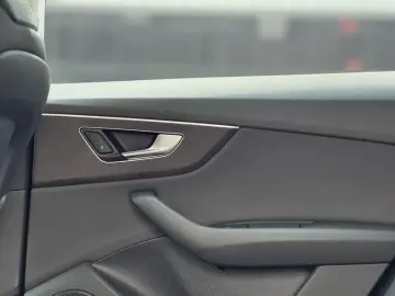 2021 Audi Q8 с пробегом 96 000 км