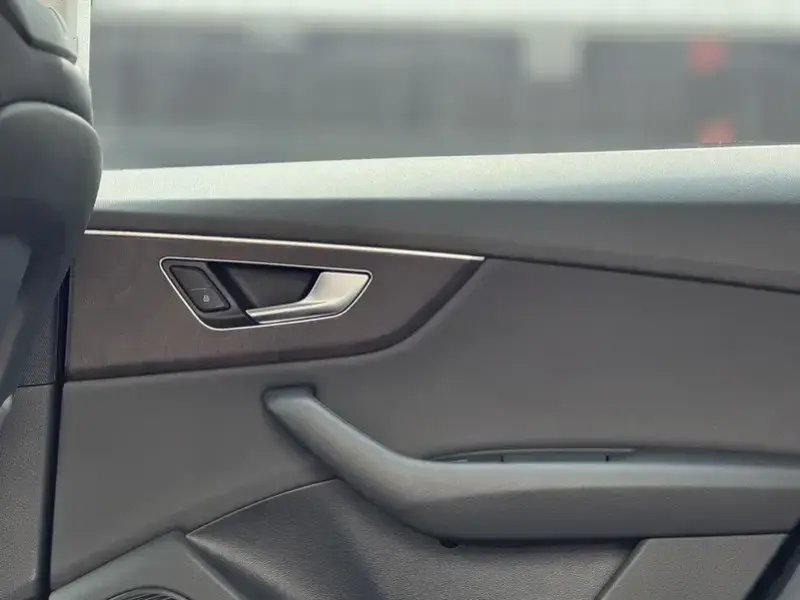 2021 Audi Q8 с пробегом 96 000 км