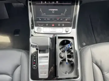 2021 Audi Q8 с пробегом 96 000 км