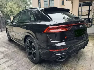 2022 Audi RS Q8 с пробегом 3 800 км