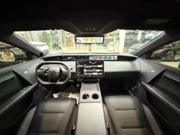 2025 Avatr 06 с пробегом 7 800 км