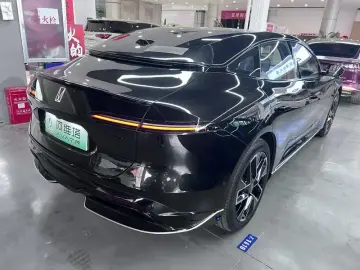 2025 Avatr 06 с пробегом 100 км