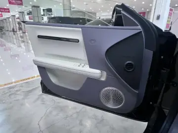 2025 Avatr 06 с пробегом 100 км