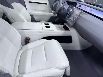 2025 Avatr 06 с пробегом 100 км