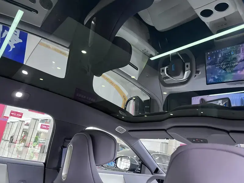 2025 Avatr 06 с пробегом 100 км
