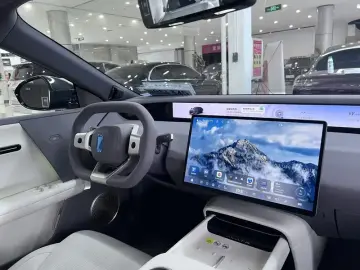 2025 Avatr 06 с пробегом 100 км