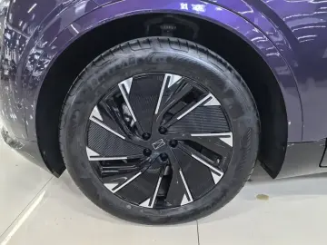 2024 Avatr 07 с пробегом 6 900 км