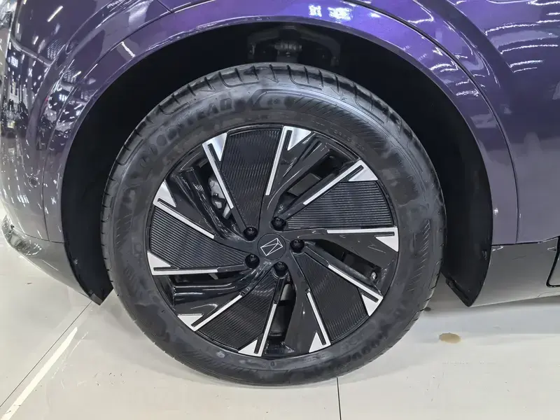 2024 Avatr 07 с пробегом 6 900 км