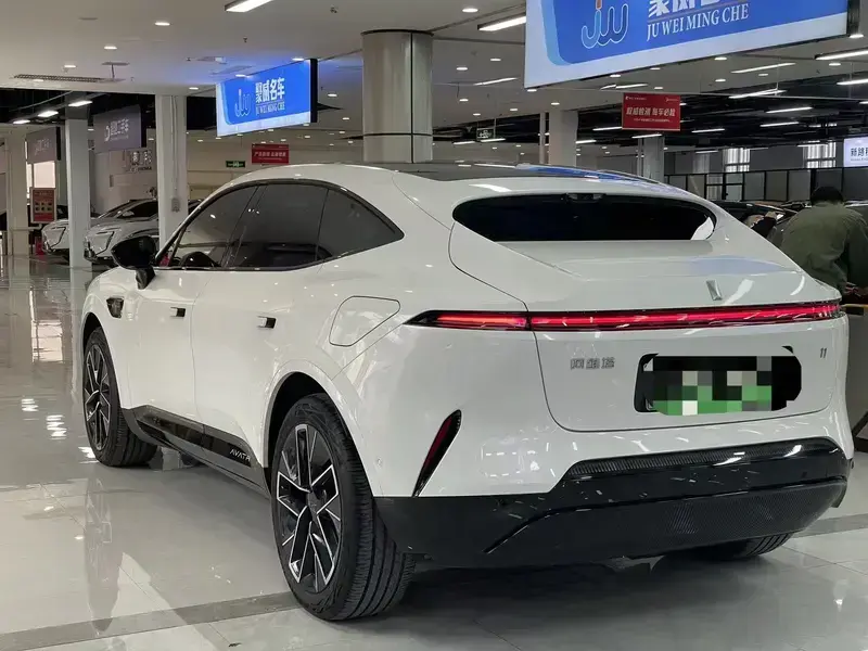 2025 Avatr 11 с пробегом 4 000 км