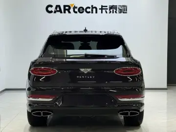 2025 Bentley Bentayga с пробегом 11 000 км