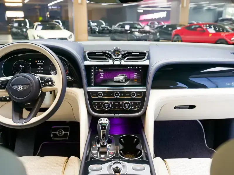 2022 Bentley Bentayga с пробегом 13 000 км