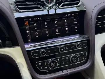 2025 Bentley Bentayga с пробегом 11 000 км