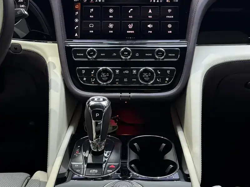 2025 Bentley Bentayga с пробегом 11 000 км