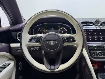2025 Bentley Bentayga с пробегом 11 000 км