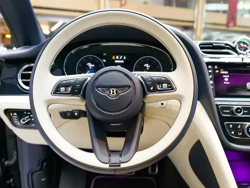 2022 Bentley Bentayga с пробегом 13 000 км