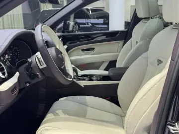 2025 Bentley Bentayga с пробегом 11 000 км