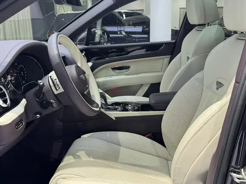 2025 Bentley Bentayga с пробегом 11 000 км