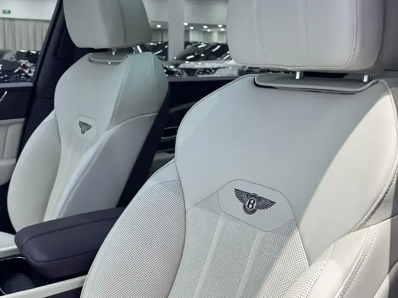 2025 Bentley Bentayga с пробегом 11 000 км