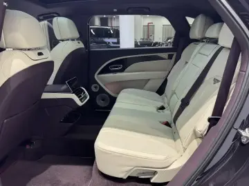2025 Bentley Bentayga с пробегом 11 000 км
