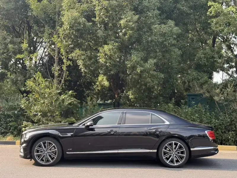 2022 Bentley Flying Spur с пробегом 19 000 км