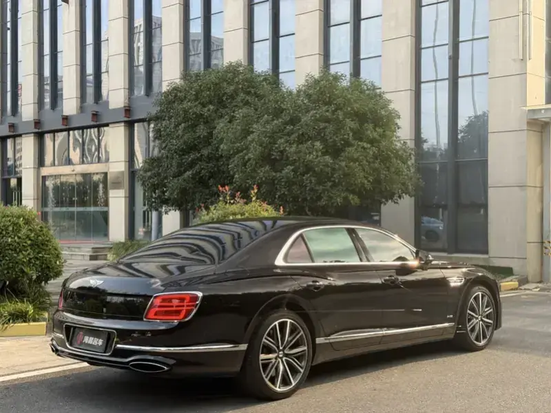 2022 Bentley Flying Spur с пробегом 19 000 км