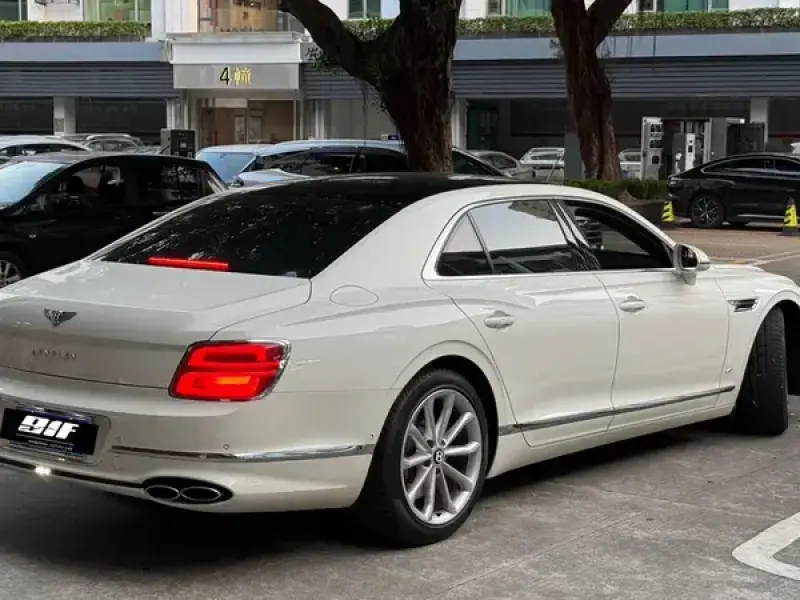 2021 Bentley Flying Spur с пробегом 30 500 км