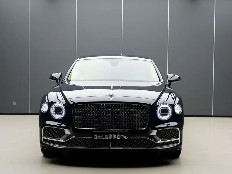 2022 Bentley Flying Spur с пробегом 23 000 км